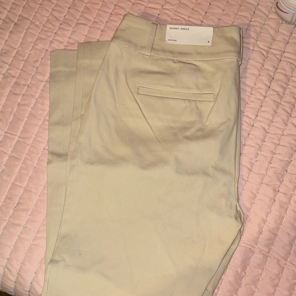 LOFT Women’s Skinny Ankle New With Tags Cream Color Size 8
